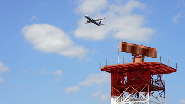 L’ADSB Automatic dependent surveillance-broadcast (ADS-B) : la navigation aérienne en autosurveillance et en accès libre.